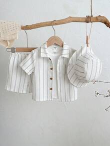 SHEIN Bộ 3 món cho bé trai/bé gái, gồm áo sơ mi ngắn tay kẻ sọc kaki, quần short và mũ chống nắng, thích hợp cho mùa xuân/hè. - trắng - Xem 3