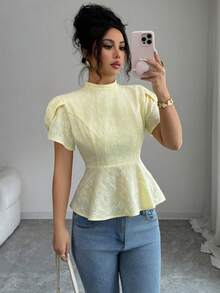 Elenzga Nouvelle blouse d'été pour femmes avec col montant, manches à volants en forme de pétale et ourlet à volants - Jaune clair - Voir 4