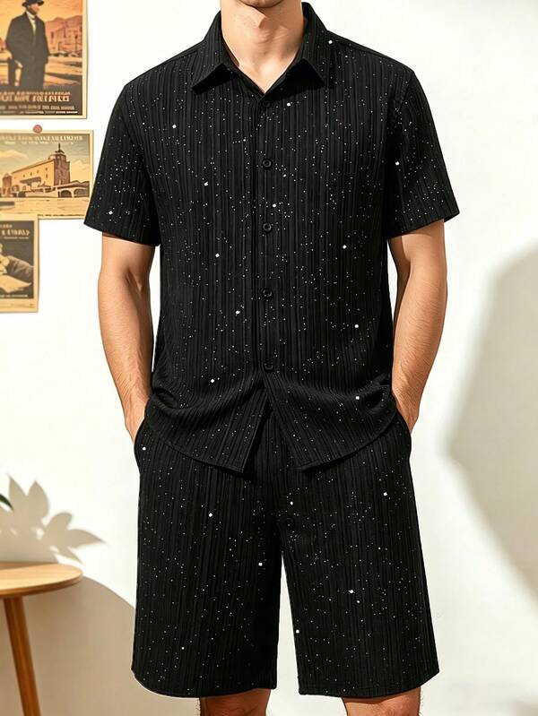 Manfinity Homme Conjunto de camisa de manga corta con botones y pantalones cortos brillante para hombres de talla grande
