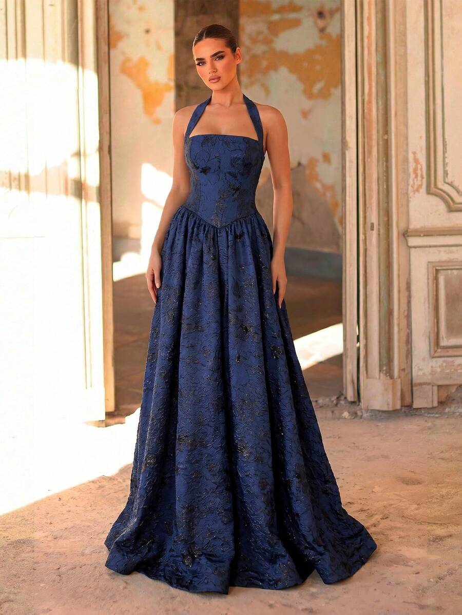 Aureia 优雅浪漫时尚的提花面料露背连衣裙，适合作为派对礼服、婚礼宾客礼服、酒红色正式晚礼服、时尚优雅的连衣裙、伴娘礼服或正式宴会礼服。 - 藏蓝色 - 查看 1
