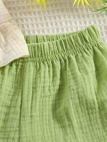 SHEIN Bộ 2 món cho bé gái: Áo hai dây cổ bèo và quần short hoa xanh, trang phục mùa hè dễ thương, giản dị, mang phong cách đồng quê. - màu xanh lá - Xem 5