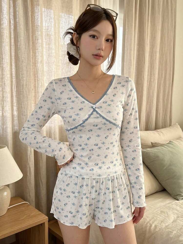 2pcs Sweet Floral Lace Patchwork V-Neck Long Sleeve Crop Top And Shorts Pajama Set For Women, Summer