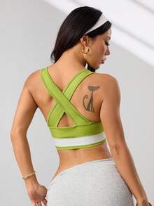 Dewbera 女士无缝针织内置可拆卸衬垫运动文胸 - Fresh Green - 查看 2