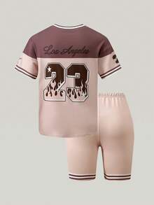 SHEIN ChillGRL Set de 2 piezas para niñas preadolescentes: Camiseta holgada de cuello en V a rayas con estampado de letras y camiseta con estampado numérico, emparejada con shorts ajustados. Conjunto de verano adecuado para deportes, ciclismo, actividades al aire libre, fútbol, baloncesto, correr. - Multicolor - Ver 2
