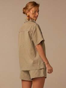 COSMINA Denim 女士纯色短袖单排扣衬衫和短裤休闲牛仔套装，口袋设计，优雅日常牛仔套装，白色牛仔套装，适合日常外出、度假穿着，宽松版型，休闲牛仔套装 - 卡其色 - 查看 5