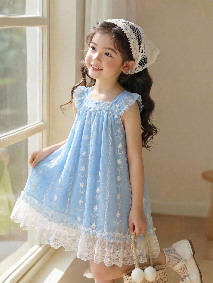 SHEIN Vintaside Kids 少女夏季休闲假日花卉刺绣网纱撞色蕾丝边方领宽松连衣裙 - 淺藍色 - 查看 1