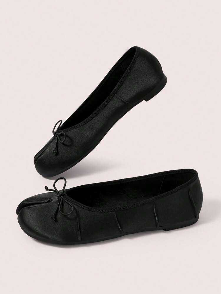 CUCCOO DOLLMOD Women's Black Satin Pleated Round Toe Split Toe Flats Classic Vintage Japanese Casual Cute Vacation Commute Shoes