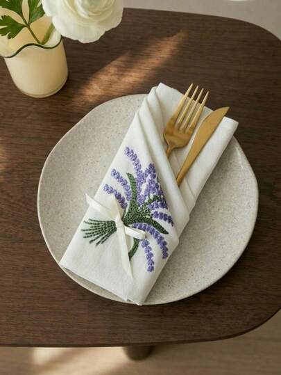 Cirelle 1 pieza de servilleta cuadrada hecha de 50% algodón y 50% poliéster, bordada con un patrón de lavanda. Elegante y romántica, adecuada para mesas de cocina, manteles individuales, decoración del hogar, reuniones familiares, festivales, cafés, restaurantes, banquetes, citas, fiestas, bodas, uso en interiores y exteriores, etc.