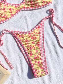 Swim Mod 女士时尚可爱度假沙滩游艇派对撞色随机印花格子超迷你比基尼套装，配有可调节细肩带抹胸上衣和侧系带可爱泳裤 - 彩色 - 查看 5
