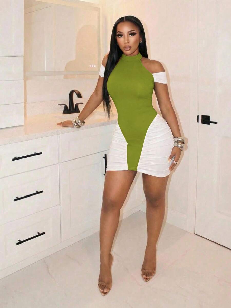 SHEIN BamGlam Vestido ajustado con hombros descubiertos y drapeado en dos tonos, moda de verano para mujer - Verde - Ver 1