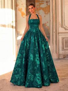 优雅浪漫的时尚提花面料露背连衣裙，搭配宽松裙摆，适合出席优雅派对、婚礼宾客、酒红色正式晚礼服、时尚伴娘礼服、正式晚宴礼服等场合。 - 墨綠色 - 查看 5