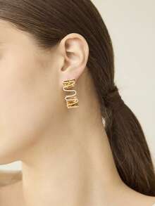 MOTF PREMIUM PRE18K GOLD PLATED LINEAR WAVE METAL SIMPLE TEMPERAMENT EARRINGS - Yellow Gold - View 1