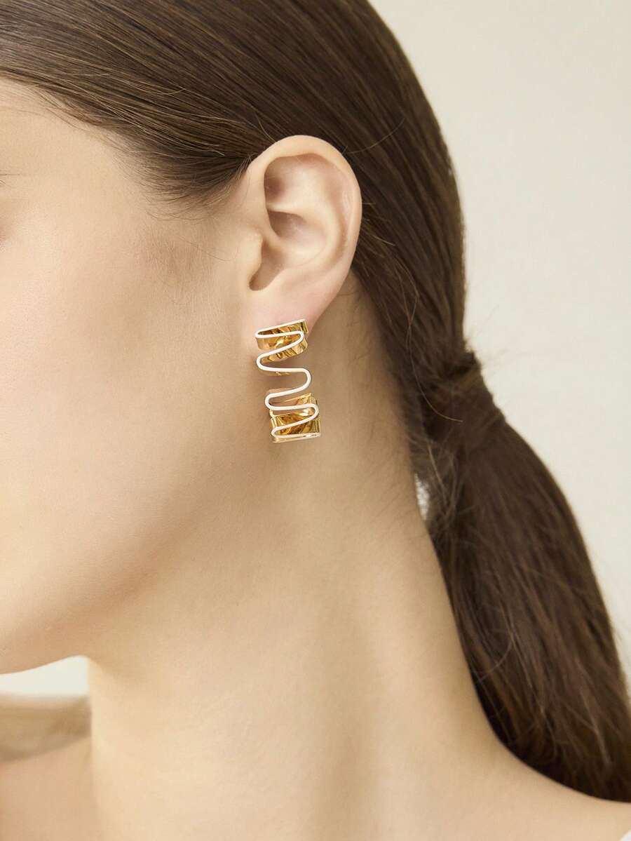 MOTF PREMIUM PRE18K GOLD PLATED LINEAR WAVE METAL SIMPLE TEMPERAMENT EARRINGS - Yellow Gold - View 1