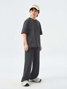 SHEIN 青少年男孩 2件組深灰色夏季套裝，寬鬆圓領短袖T恤與長褲，休閒校園返校兒童服飾 - 彩色 - 查看 7
