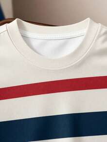 Manfinity RSRT 男士休闲度假通勤骑行条纹印花宽松短袖T恤，夏季 - 彩色 - 查看 3