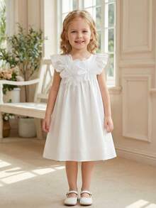 SHEIN Elladie kids 女童纯色优雅连衣裙。精致的荷叶袖设计增添可爱魅力，A字廓形优雅大方。3D立体花卉装饰更添活力。适合多种场合：户外玩耍，轻松吸引眼球；居家休闲，舒适自在；参加派对，优雅吸睛。小公主们的首选。 - 白色 - 查看 8