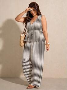 SHEIN Elaquor Bộ đồ thể thao gồm áo tank top cổ chữ V kẻ sọc phối màu tương phản và quần ống rộng, thích hợp cho mùa hè, kỳ nghỉ hoặc đi làm. - Nhiều màu - Xem 1
