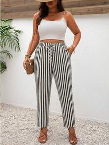 SHEIN Frenchy Pantalones casuales a rayas de talla grande, de tela tejida, para uso diario, ir y venir, vacaciones, con bolsillos - Blanco y Negro - Ver 5