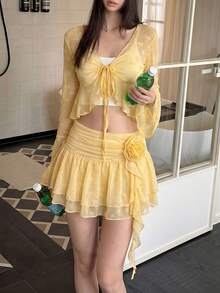 K-Vae 女士V领系带网纱蝴蝶结刺绣荷叶边下摆喇叭袖上衣，适合春夏休闲、度假、海滩、节日穿着 - 黃色 - 查看 1