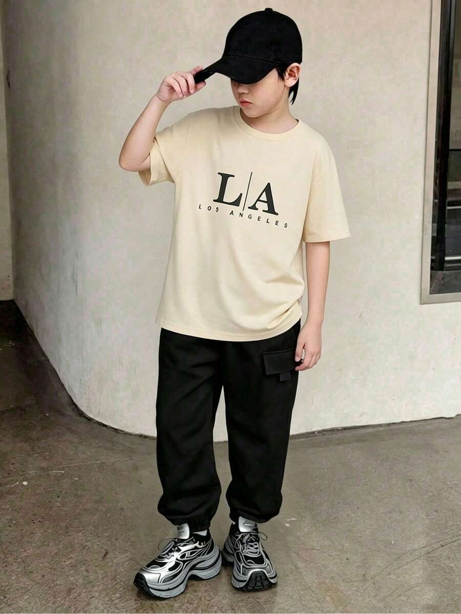 SHEIN Explorewe 两件套青少年男童休闲美式街头风杏色印花T恤搭配黑色抽绳运动裤,带侧袋,适合日常穿着、周末外出、街头穿搭、返校季。 - 杏色 - 查看 1