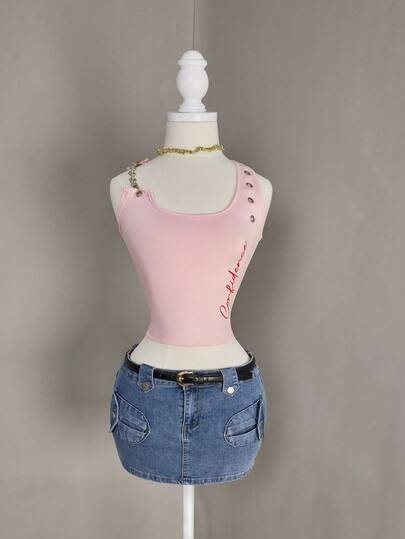 Bellisia 链条肩带不对称镂空铆钉孔眼金属装饰无袖短款字母印花Y2K性感露脐上衣，适合约会、外出、音乐节、春夏穿着。