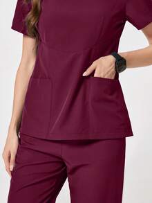 TaskEZ Bộ đồ y tế gồm áo và quần tay ngắn cổ chữ V có túi. - Màu Đỏ Sâu - Xem 7
