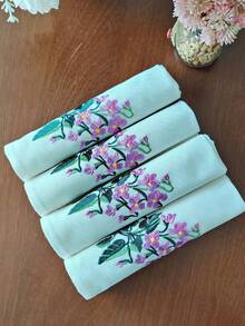 Cirelle Khăn ăn vuông được làm từ 50% vải cotton và 50% polyester với họa tiết thêu tinh tế. Sản phẩm có tông màu tím trang nhã và lãng mạn, phù hợp cho bàn ăn, làm tấm lót bàn, trang trí nhà cửa, họp mặt gia đình, trang trí lễ hội, quán cà phê, nhà hàng, tiệc chiêu đãi, hẹn hò, tiệc cưới và các dịp trong nhà và ngoài trời khác. - Màu Lilac Tím - Xem 16