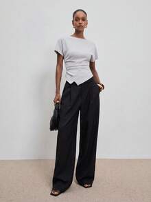 ATUI Studio 夏季新款灰色华夫格圆领短袖T恤，侧边褶裥和不规则下摆设计，通勤休闲皆宜，百搭显瘦。 - 灰色 - 查看 4