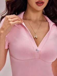 CourtClass 女士Polo衫，时尚优雅休闲网球风健身瑜伽短袖修身V领单扣设计上衣，夏季款 - 淺粉色 - 查看 6