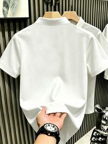 Manfinity Hypemode 男士復古運動風黑白配色拼接貴族馬匹剪影 Polo 衫，正式款 - 彩色 - 查看 3