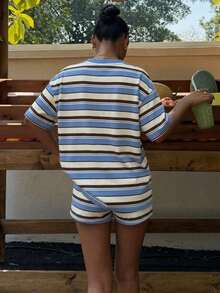 Muchica 休闲不规则条纹学院风条纹度假女装夏季印花圆领短袖T恤和条纹短裤休闲两件套，适合春夏度假 - 彩色 - 查看 2