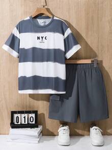 SHEIN Bộ 2 món đồ cho bé trai tuổi teen, phong cách Hàn Quốc, thoải mái, thời trang, tối giản, kẻ sọc và in họa tiết, gồm áo thun và quần short cargo. Thích hợp để mặc cùng áo hoodie hình nhện, áo hoodie có khóa kéo, áo hoodie trẻ em, trang phục trẻ em, quần áo bé trai, đi học, tựu trường, bộ đồ bé trai, trang phục hàng ngày, đi học, du lịch, thể thao, mùa xuân/hè. - Xám - Xem 3