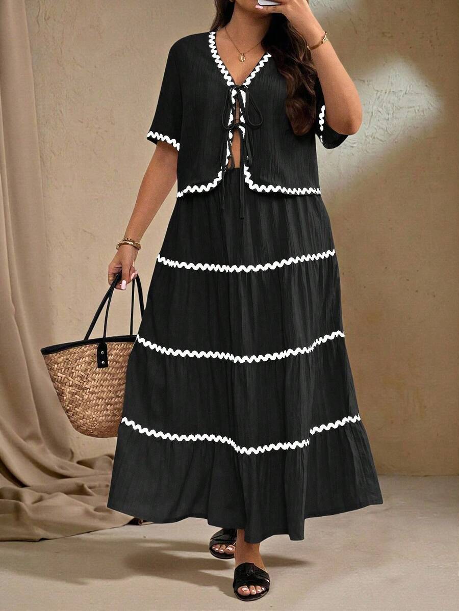Roveilla Conjunto de 2 piezas talla grande para mujer: Camisa de manga corta con cuello en V y recorte a color con lazo delantero, y falda mini con volantes en el bajo - Negro - Ver 1