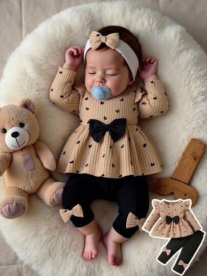 SHEIN 新生儿秋季/春季棕色柔软心形全印花黑色蝴蝶结针织泡泡袖套头衫搭配黑色蝴蝶结紧身裤两件套，适合外出、休闲、运动、圣诞派对