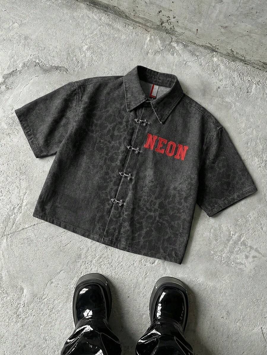 NEON BLANC Áo sơ mi denim nam tay ngắn kiểu dáng thường ngày, khóa cài hình máy bay, họa tiết da báo. - màu đen - Xem 1