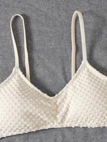 SHEIN 三件套女孩优雅简约比基尼套装，纹理面料，搭配荷叶边沙滩裙，适合度假、海滩、游泳，是青少年女孩理想的夏季泳装。白色海星比基尼套装，适合女孩、儿童和青少年。高腰钩针两件套，高腰泳装套装，女孩沙滩套装，沙滩女孩服装，高腰比基尼套装。 - 米色 - 查看 5