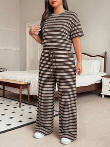 SHEIN EZwear Bộ đồ thể thao 2 món cỡ lớn gồm áo thun và quần kẻ sọc nâu, thích hợp cho mùa hè. - màu nâu - Xem 5