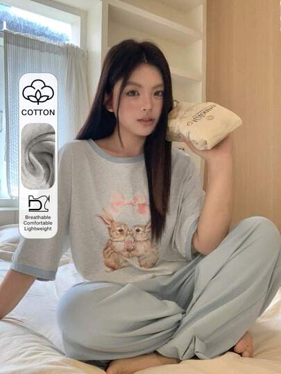 Dazy Plus Bộ đồ ngủ 2 món gồm áo thun và quần màu trơn in hình thỏ dễ thương, phối màu tương phản, dành cho nữ cỡ lớn, mùa xuân/hè.
