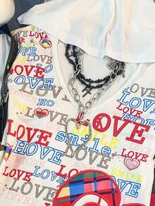 Glimmora 这款 2000 年代 Y2K 露肩修身短袖 T 恤饰有“LOVE”标志和心形图案，展现休闲复古风格，适合日常穿着、通勤、派对、聚会和返校等场合。 - 彩色 - 查看 3