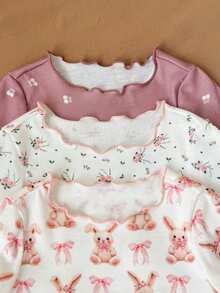 SHEIN LMoss Kids 女婴可爱卡通熊和花卉印花荷叶边圆领短袖上衣和裤子六件套休闲舒适针织睡衣套装 - 彩色 - 查看 4