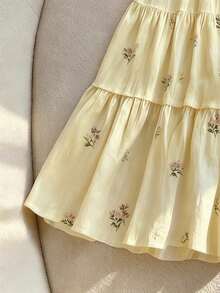 Franclia Vestido de diseño con cuello cuadrado, mangas de pétalos, abotonadura sencilla y volantes en la cintura con estampado floral francés delicado - Amarillo - Ver 4