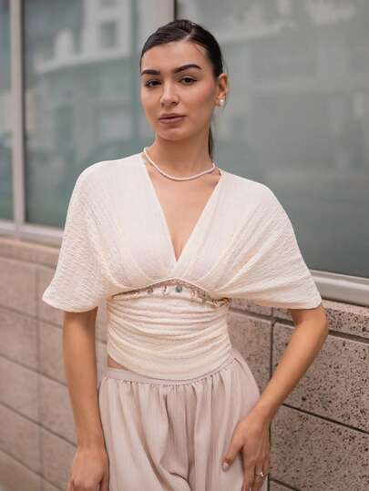 Andrea Bello 杏色深V褶皱短袖紧身女式T恤 夏季假日