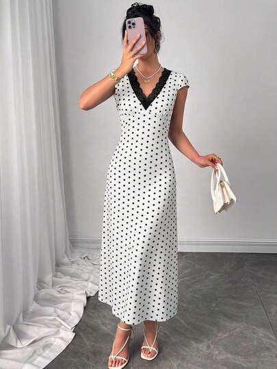 Modelyn Đầm thanh lịch cổ chữ V sâu, phối ren hoa và chấm bi.