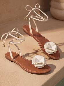 Swim Chiccia 女士时尚平底凉鞋，新款夏季法式圆头花卉踝带休闲百搭山茶花海滩度假风格系带罗马凉鞋，白色、绿色、紫色、黑色可选 - 白色 - 查看 4