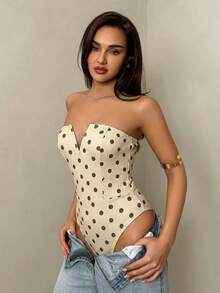 SHEIN Glamour Bodysuit nữ phong cách vintage sexy màu be, không dây, cổ V sâu xẻ rãnh, dệt gân, hở lưng, ôm sát, cắt cao, kiểu tube top Y2K, hở vai, ôm eo, casual mặc hàng ngày, đi club Ibiza, đi chơi đêm, streetwear, phối cùng quần jeans, đồ lót, tối giản, thanh lịch, retro, dễ phối đồ, basic, định hình vóc dáng, mùa hè - Vàng nhạt - Xem 4