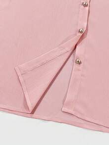 Franclia Áo kiểu nữ cỡ lớn màu hồng thanh lịch mới cho mùa hè, chất liệu chiffon, cổ trắng, dáng rộng, tay ngắn. Thích hợp cho mùa hè, lễ hội và các dịp nghỉ lễ. Đặc điểm nổi bật: cúc kim loại trang trí, kiểu dáng đa năng, cổ áo tương phản, dáng rộng, tay ngắn và vải xếp ly. Trang phục mùa tốt nghiệp, trang phục công sở thời trang, trang phục thường ngày năng động, trang phục chuyên nghiệp thành thị. - Bụi hồng - Xem 5