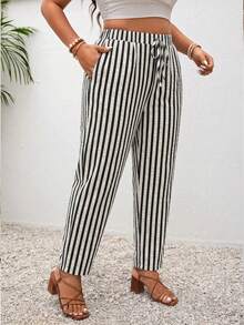 SHEIN Frenchy Pantalones casuales a rayas de talla grande, de tela tejida, para uso diario, ir y venir, vacaciones, con bolsillos - Blanco y Negro - Ver 4