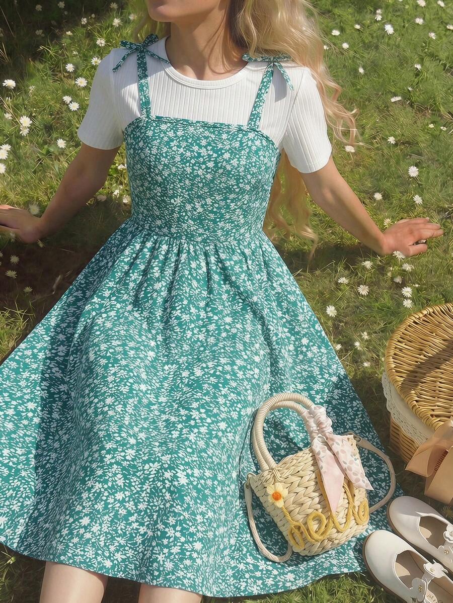 SHEIN 少女印花吊带连衣裙和纯色短袖上衣休闲假日两件套 - 綠色 - 查看 1