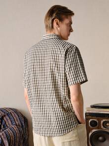 VeloEdit Camisa casual de manga corta con botones y estampado a cuadros texturizado, Old Money - Negro - Ver 3
