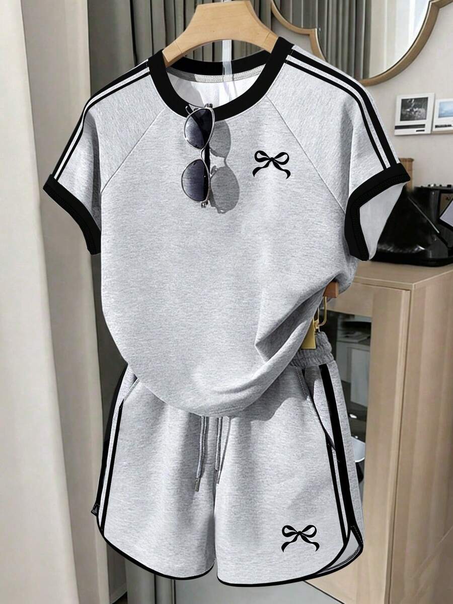 Bộ đồ 2 mảnh cho bé gái tuổi teen - Áo thun tay raglan dáng rộng màu xám và đen phối nơ + Quần short có túi dây rút, trang phục thể thao thường ngày, thiết kế mùa hè, đa năng, cơ bản, ngoài trời, áo thun cổ tròn tay ngắn mềm mại, phù hợp cho mặc hàng ngày, kỳ nghỉ, lễ hội, phong cách mùa xuân và mùa hè. - Nhiều màu - Xem 1